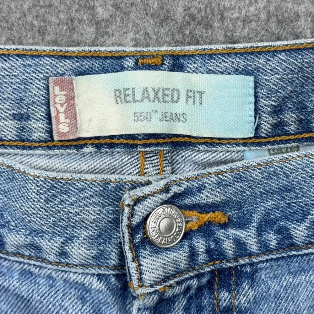 VTG Levi's Jeans Mens 38x32 Light Wash 550 Relaxed Tapered Leg Cotton 90s Y2K